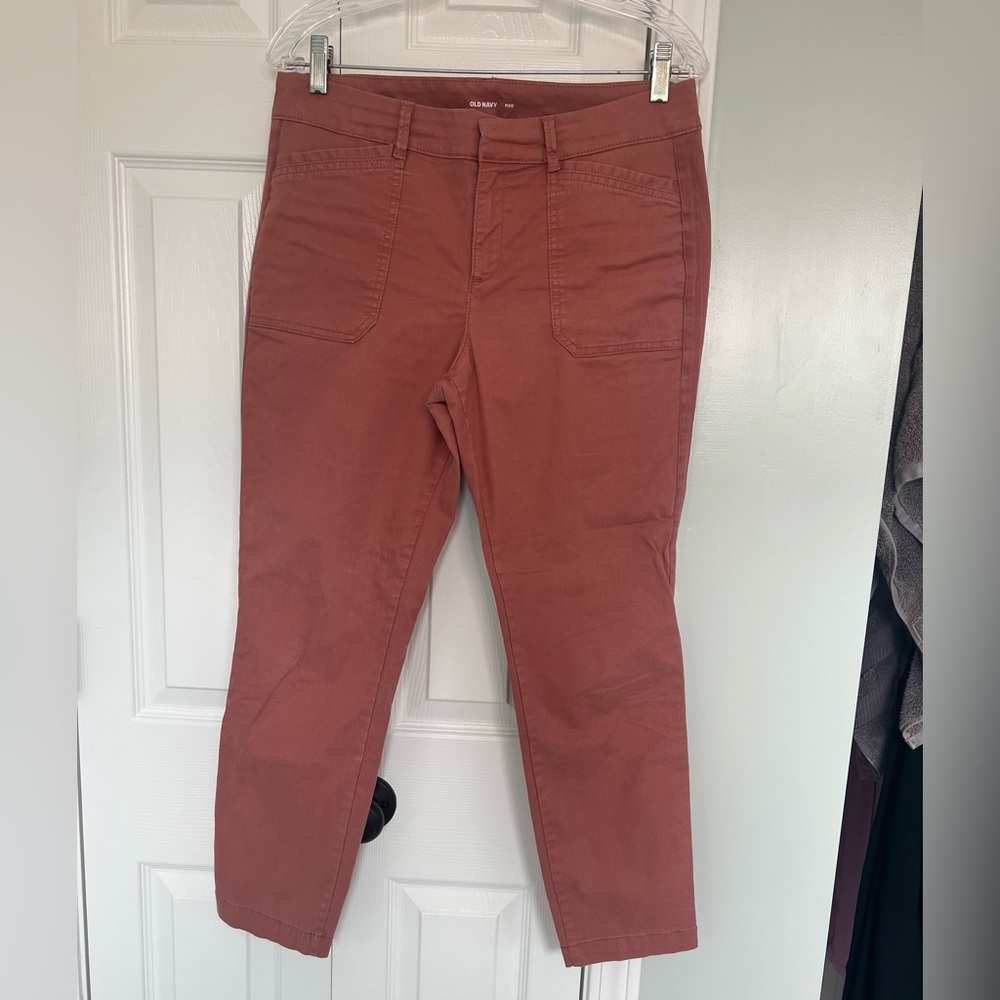 Size 8 Mauve Old Navy Pixie Chinos